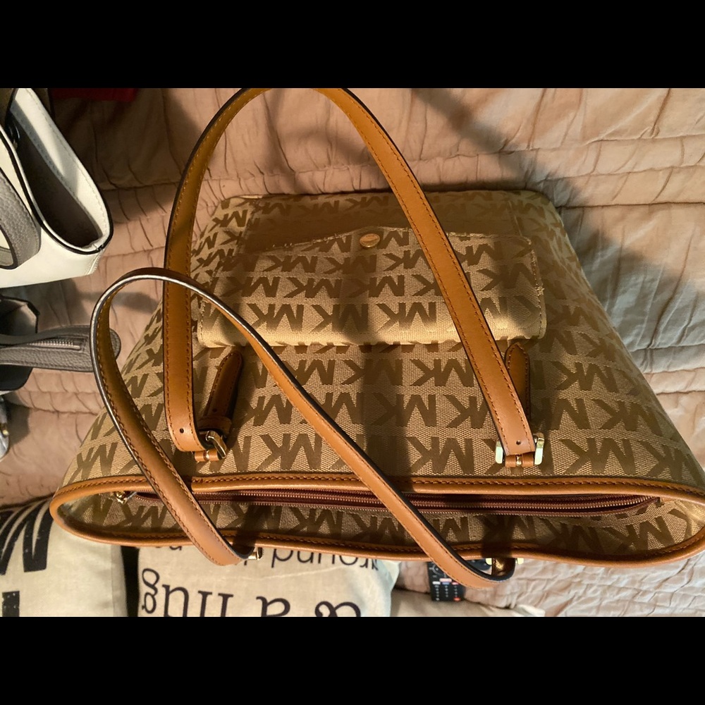 MK purse excellent condition